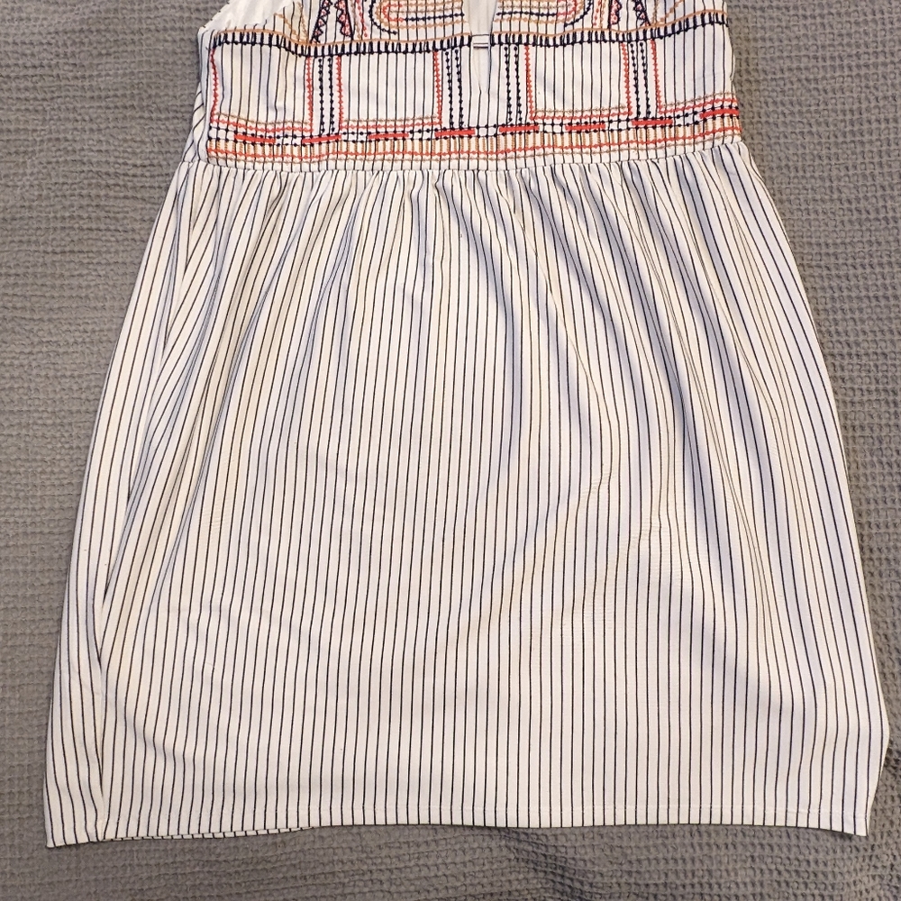 THML Shift Dress - Picture 5 of 6